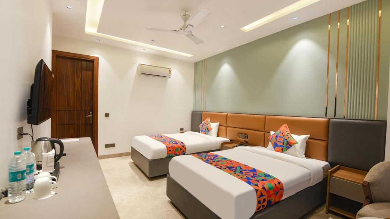 Premium Hotel on Golf Course Road Gurgaon with Modern Rooms