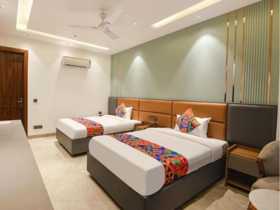 Premium Hotel on Golf Course Road Gurgaon with Modern Rooms