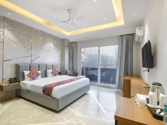 Luxury Hotel Rooms Near Sector 57 Gurgaon: Stay Close to Sector 52, 56 & Sushant Lok 2